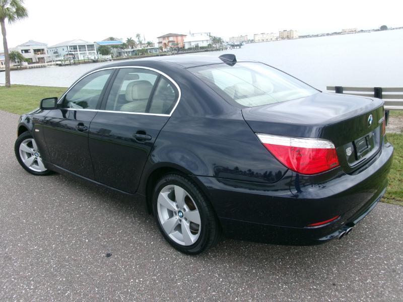 BMW 5-Series 528xi 2008