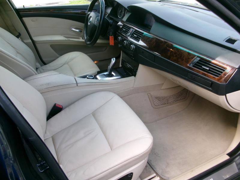 BMW 5-Series 528xi 2008