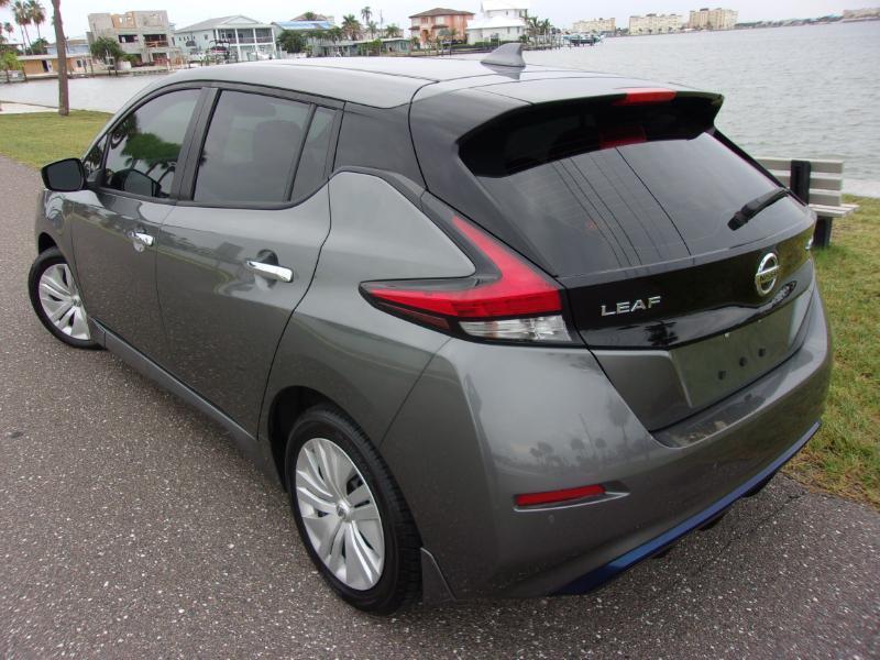 2022 Nissan LEAF S - Photo 17