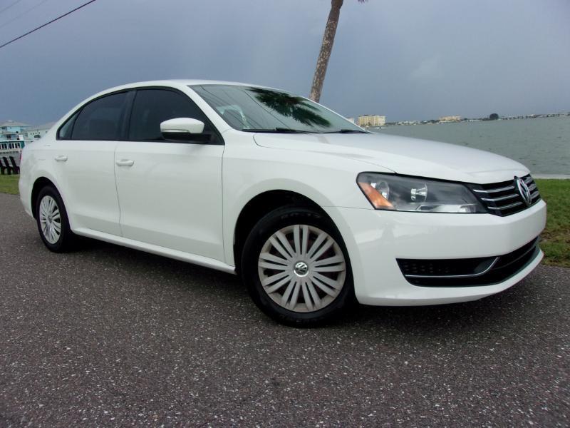 Volkswagen Passat 1.8T S AT 2014