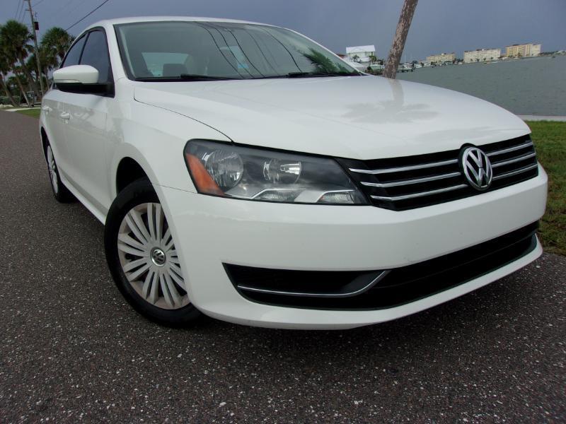 Volkswagen Passat 1.8T S AT 2014