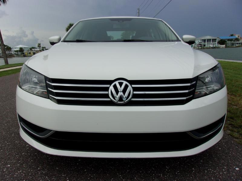 Volkswagen Passat 1.8T S AT 2014