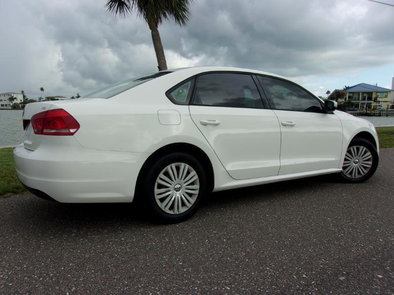 Volkswagen Passat 1.8T S AT 2014