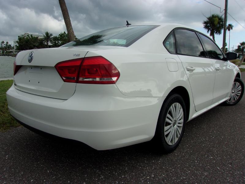 Volkswagen Passat 1.8T S AT 2014