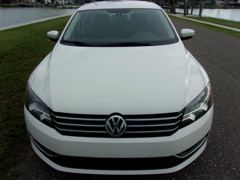 Volkswagen Passat 1.8T S AT 2014