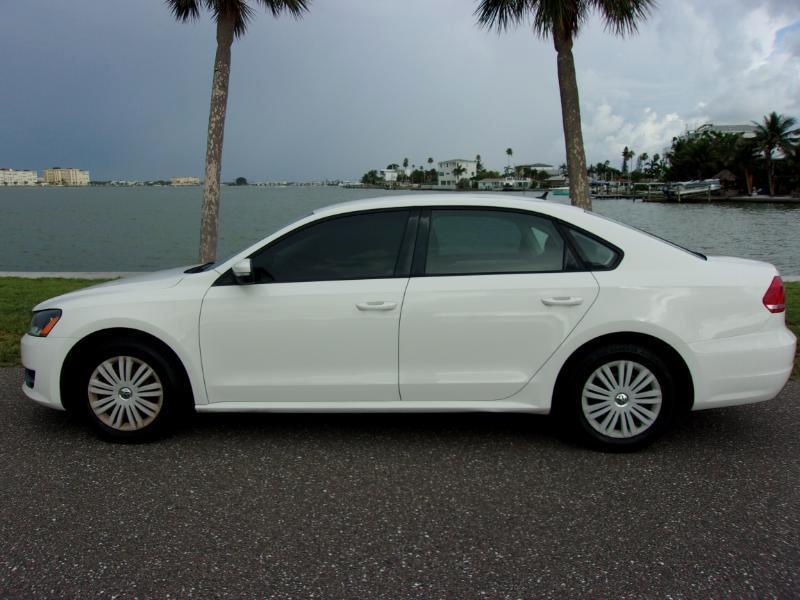 Volkswagen Passat 1.8T S AT 2014
