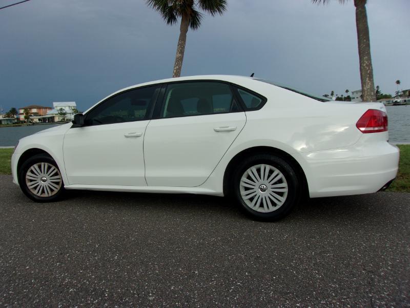 Volkswagen Passat 1.8T S AT 2014