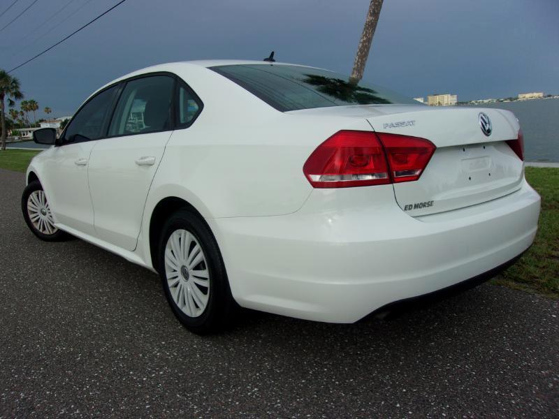 Volkswagen Passat 1.8T S AT 2014