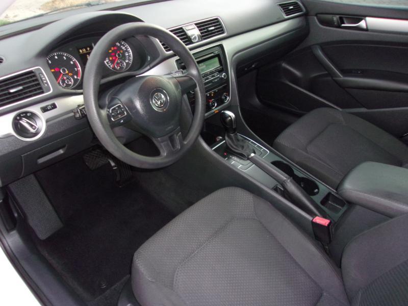 Volkswagen Passat 1.8T S AT 2014