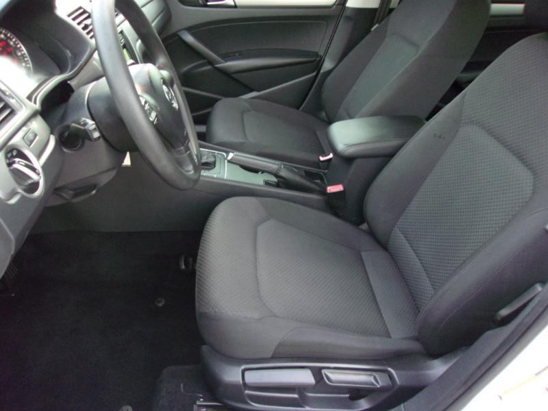 Volkswagen Passat 1.8T S AT 2014
