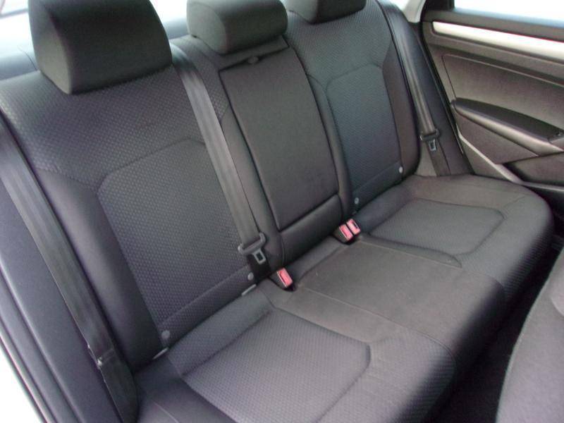 Volkswagen Passat 1.8T S AT 2014