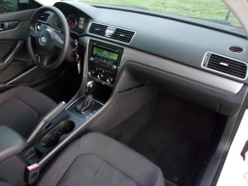 Volkswagen Passat 1.8T S AT 2014