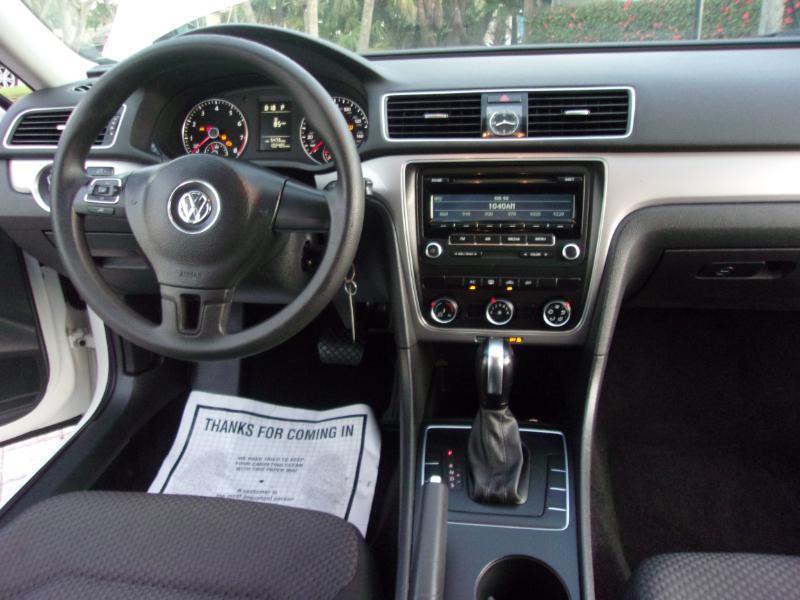Volkswagen Passat 1.8T S AT 2014