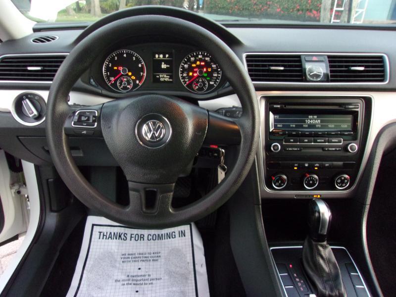 Volkswagen Passat 1.8T S AT 2014