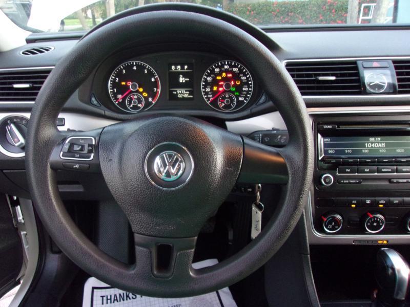 Volkswagen Passat 1.8T S AT 2014