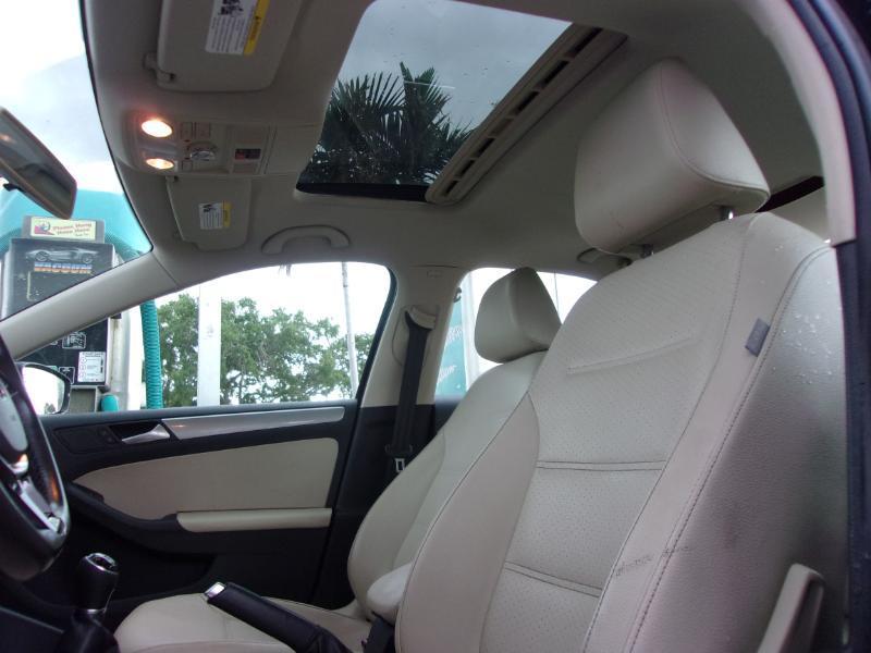 Volkswagen Jetta 1.4T SE Manual 2017