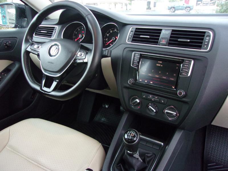 Volkswagen Jetta 1.4T SE Manual 2017
