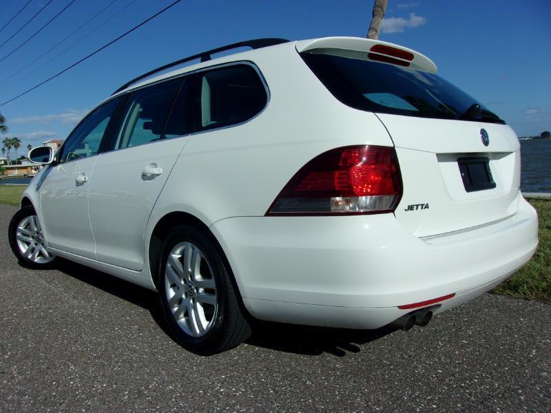 Volkswagen Jetta SportWagen 2.0L TDI 2013