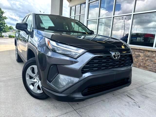 2023 Toyota RAV4 LE's photo