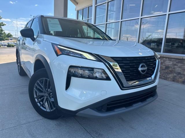 2022 Nissan Rogue S's photo