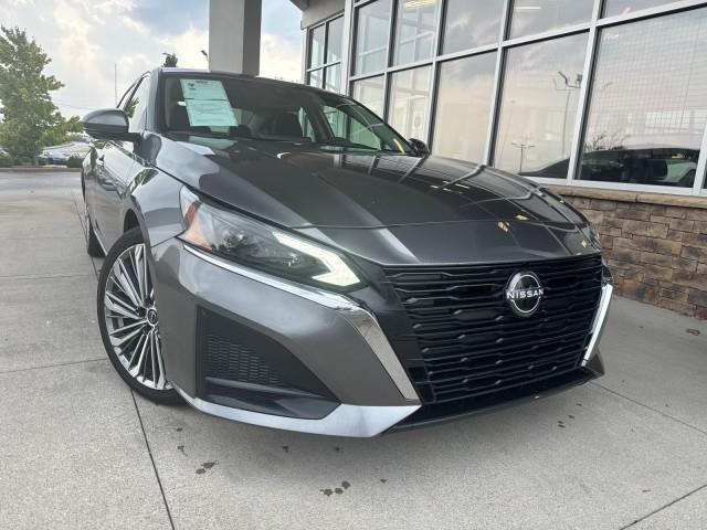 2023 Nissan Altima SL's photo