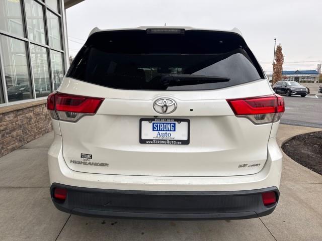 2018 Toyota Highlander SE photo 2