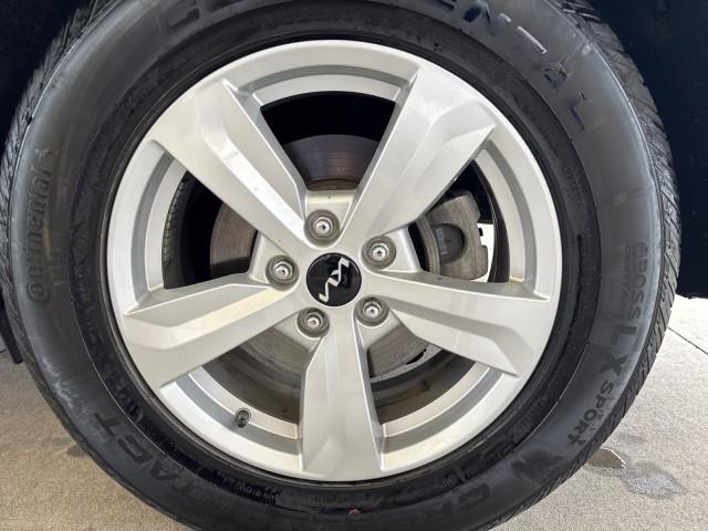 2023 Kia Sorento LX photo 3