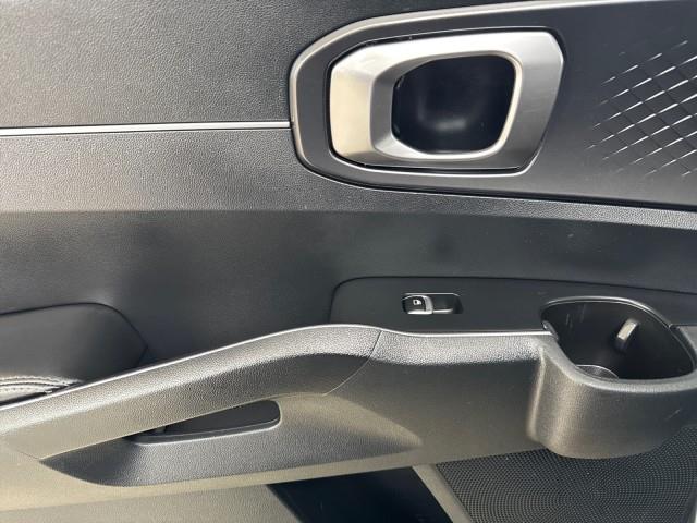 2023 Kia Sorento LX photo 4