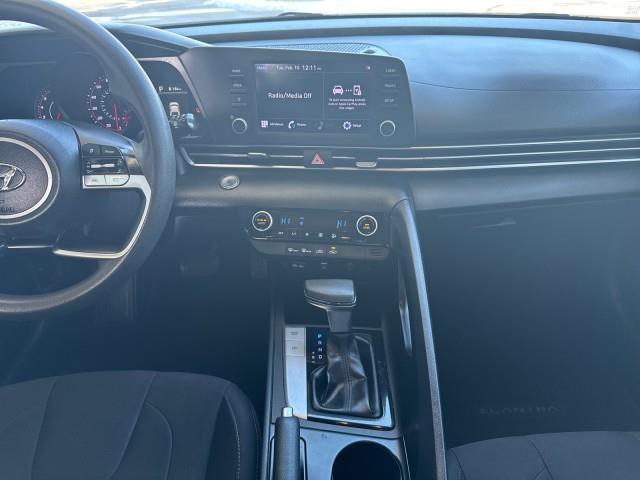 Hyundai Elantra  2022