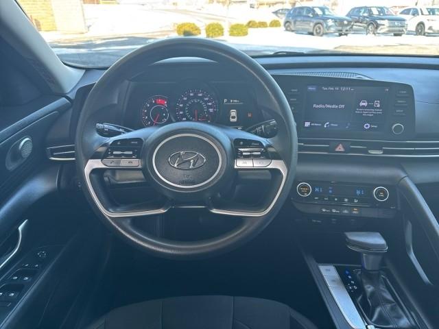 Hyundai Elantra  2022