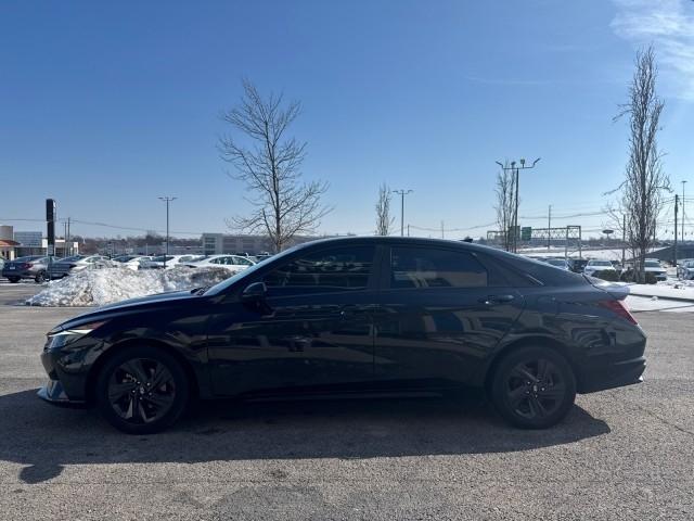 Hyundai Elantra  2022