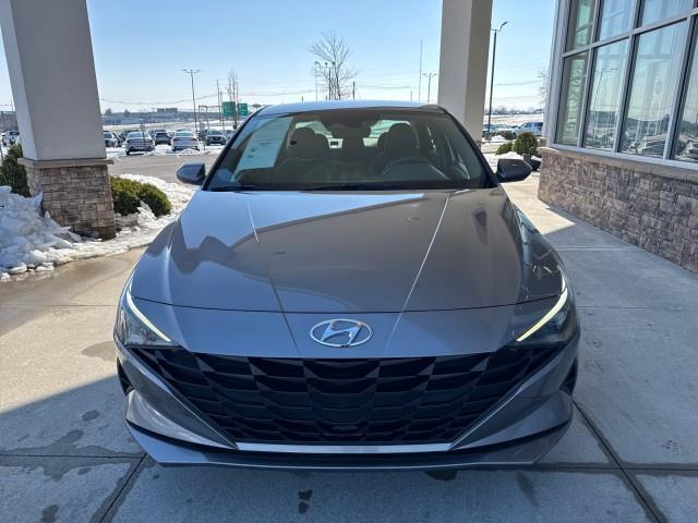 Hyundai Elantra  2022