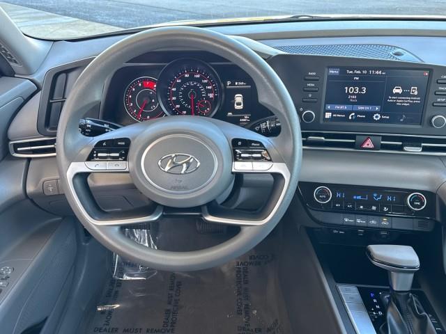 Hyundai Elantra  2022