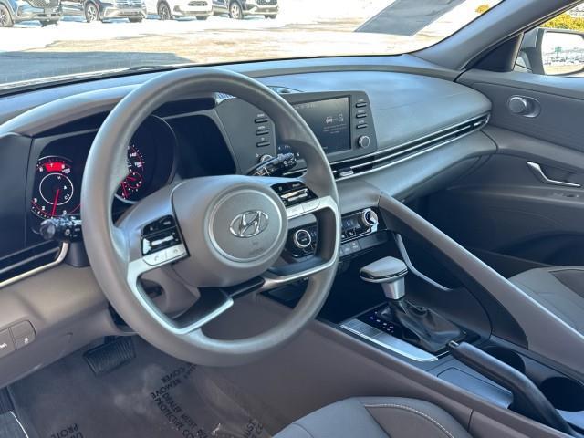 Hyundai Elantra  2022