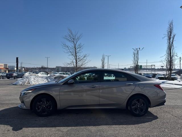 Hyundai Elantra  2022