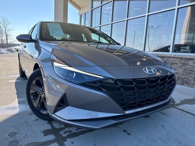 Hyundai Elantra  2022