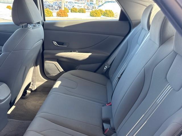 Hyundai Elantra  2022