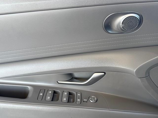 Hyundai Elantra  2022