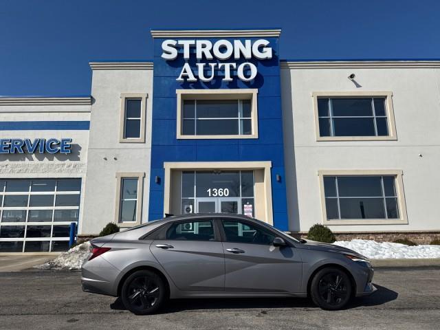 Hyundai Elantra  2022