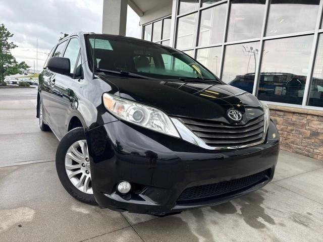 Toyota Sienna  2011