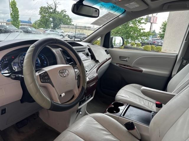 Toyota Sienna  2011