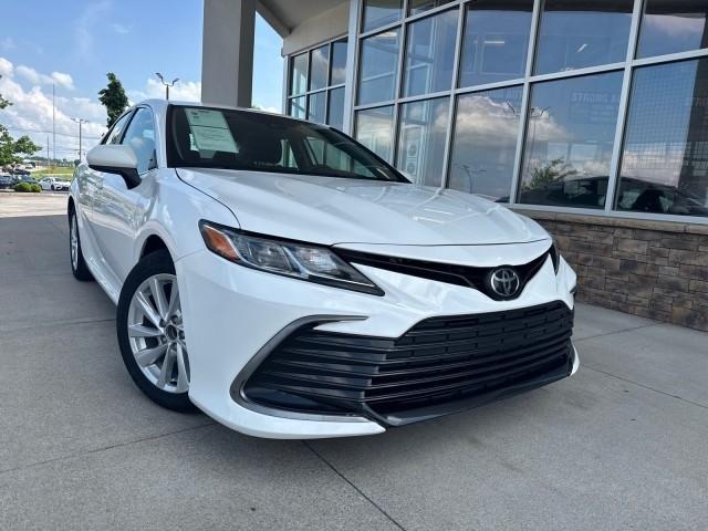 Toyota Camry  2021
