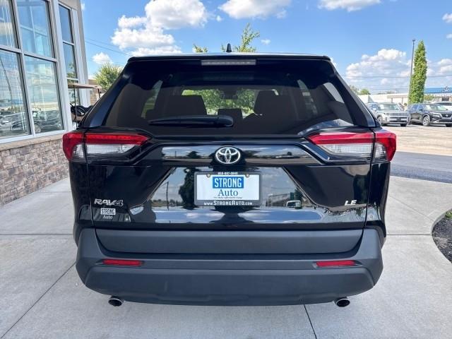 Toyota RAV4 LE 2025