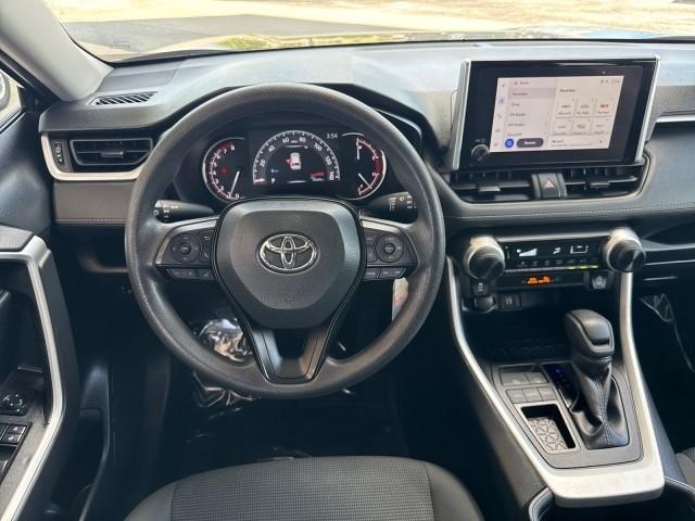 Toyota RAV4 LE 2025
