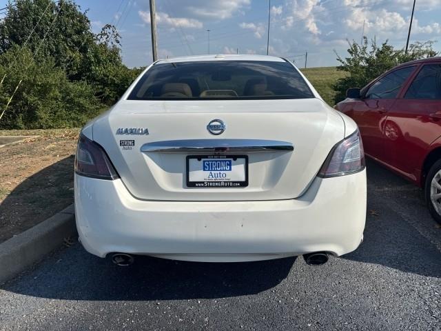 Nissan Maxima  2012
