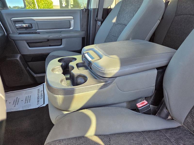 RAM 1500 SLT Quad Cab 2WD 2016