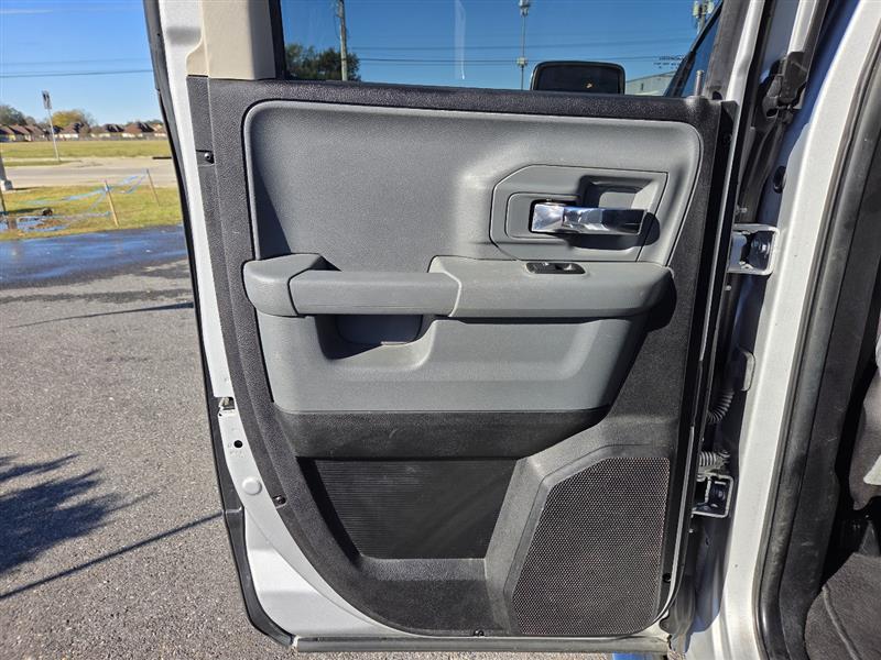 RAM 1500 SLT Quad Cab 2WD 2016