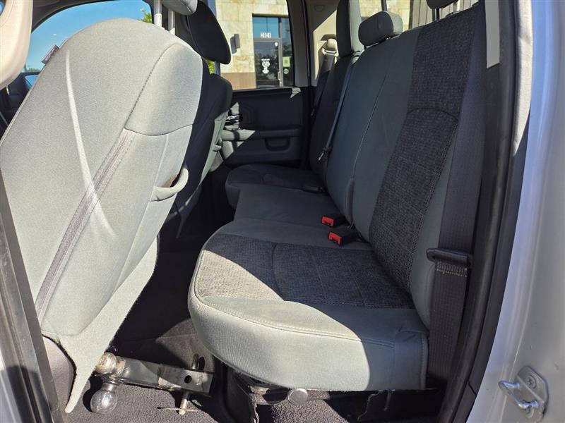 RAM 1500 SLT Quad Cab 2WD 2016