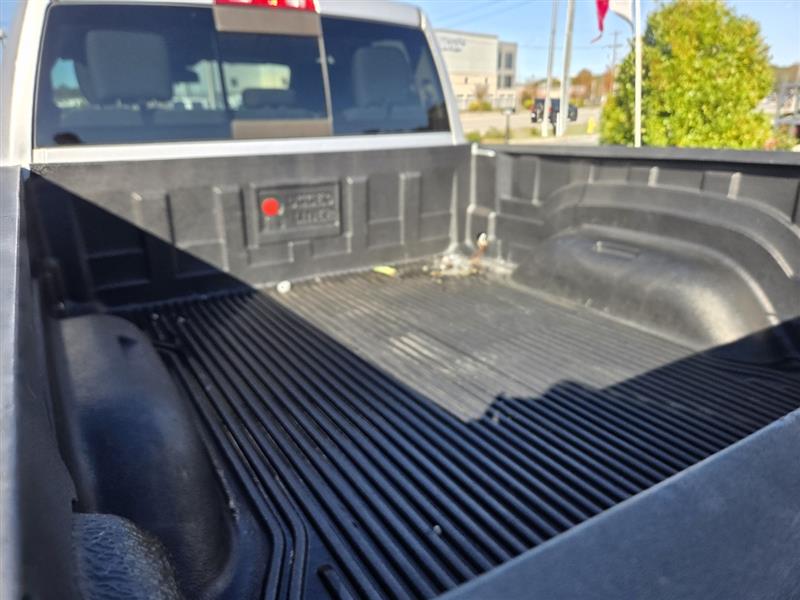 RAM 1500 SLT Quad Cab 2WD 2016