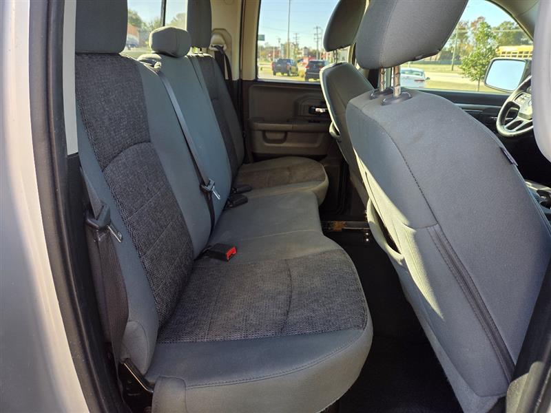 RAM 1500 SLT Quad Cab 2WD 2016